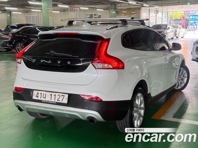 Volvo V40 Cross Country D3 2018 — фото 4