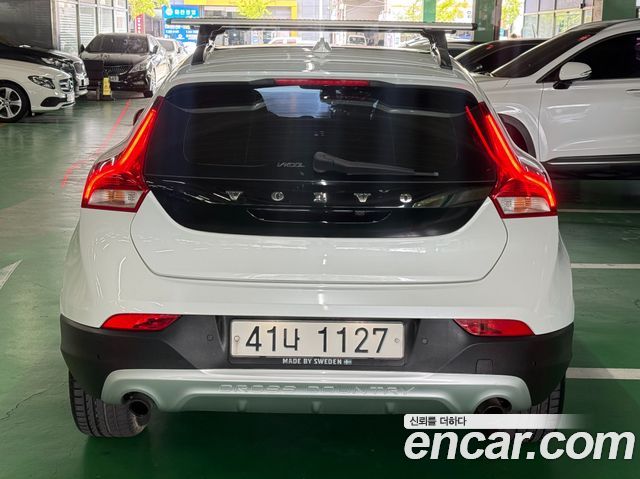 Volvo V40 Cross Country D3 2018 — фото 5