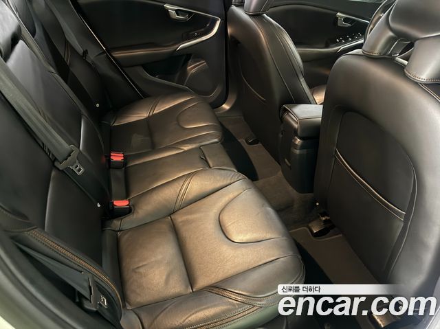 Volvo V40 Cross Country D3 2018 — фото 15