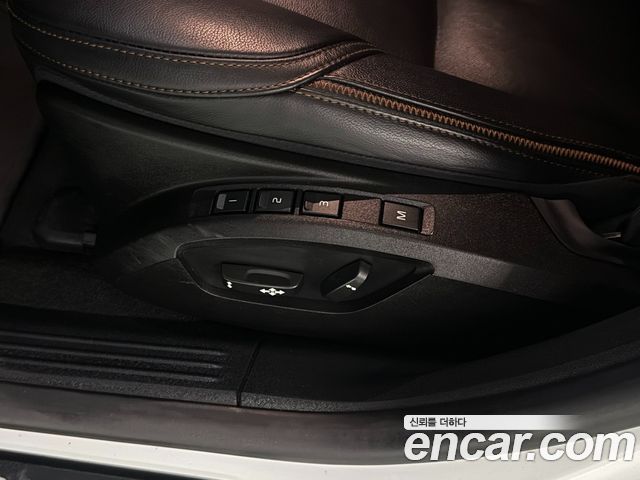 Volvo V40 Cross Country D3 2018 — фото 19