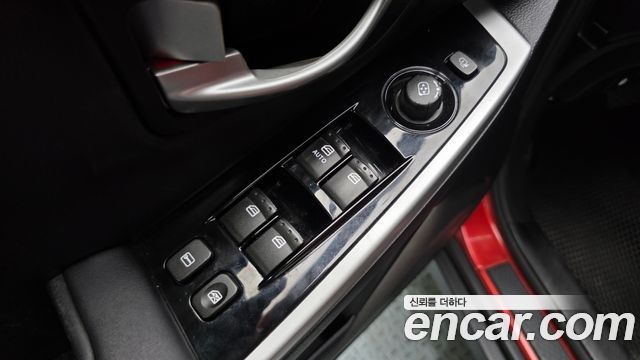 KG Mobility (SsangYong) Korando C 2.0 CVT 4WD Deluxe 2014 — фото 13