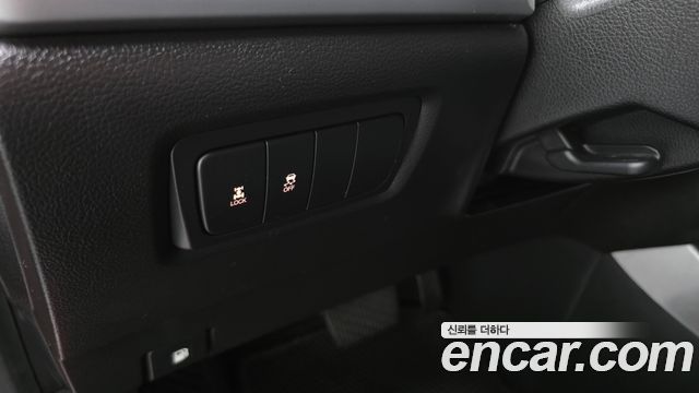 KG Mobility (SsangYong) Korando C 2.0 CVT 4WD Deluxe 2014 — фото 14