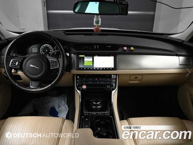 Jaguar XF (X260) 20d Prestige AWD 2017 — фото 7