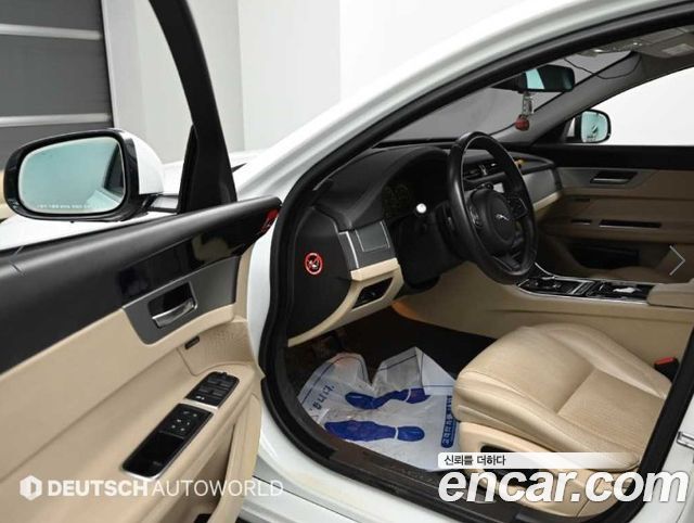 Jaguar XF (X260) 20d Prestige AWD 2017 — фото 15