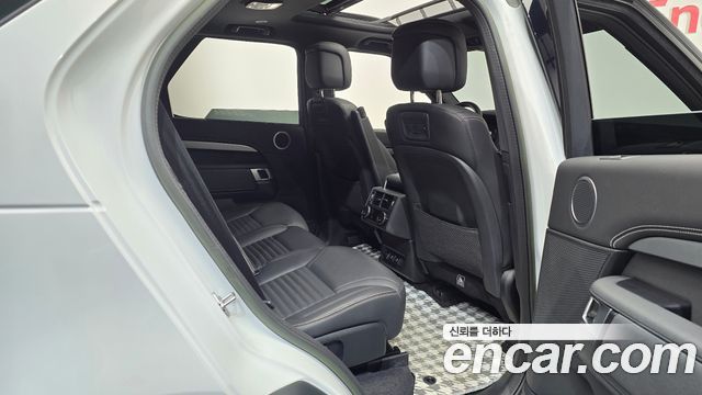 Land Rover Discovery 5 P360 R-Dynamic SE 2023 — фото 11