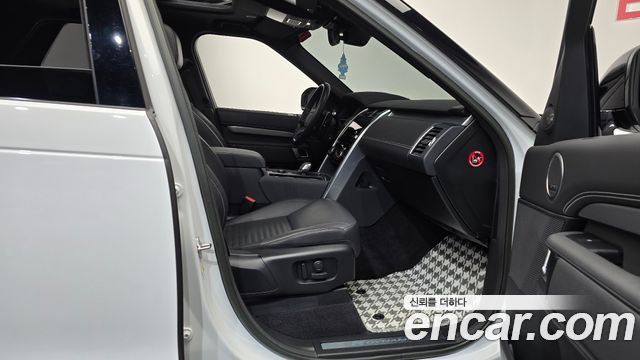 Land Rover Discovery 5 P360 R-Dynamic SE 2023 — фото 26