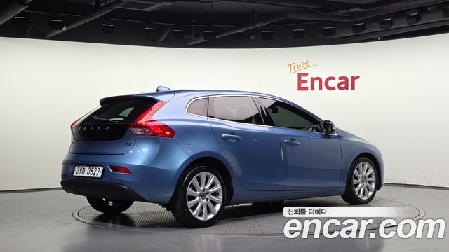 Volvo V40 D2 2nd 2015 — фото 2