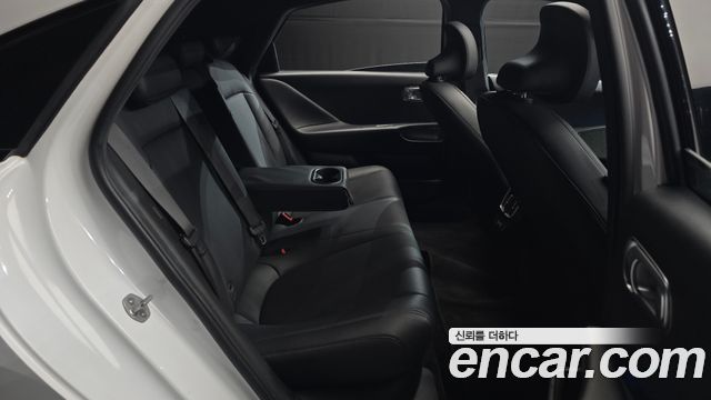 Hyundai Ioniq 6 Long Range Exclusive + 2023 — фото 11