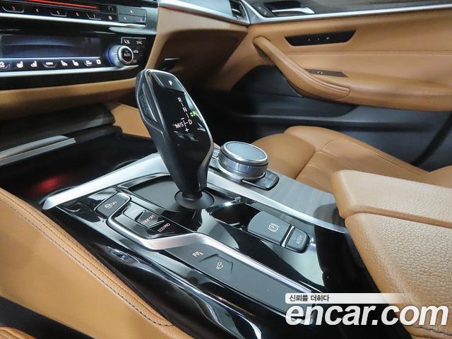 BMW 5 Series (G30) 520d xDrive M Sport Package Plus 2017 — фото 9