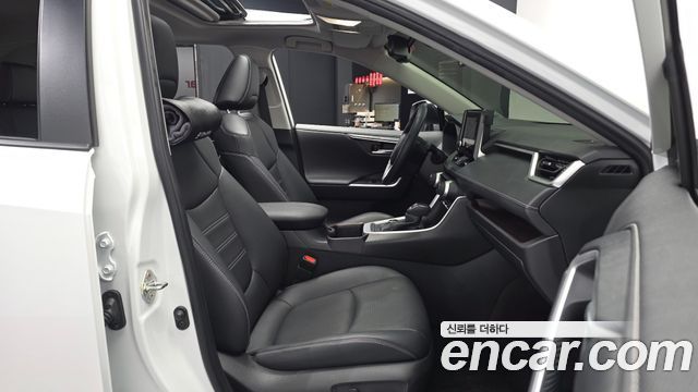 Toyota RAV4 (V) 2,5 4WD Hybrid LTD 2024 — фото 11