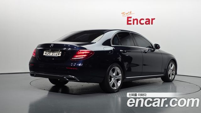 Mercedes-Benz E-Class (W213) E220d Avantgarde 2017 — фото 2
