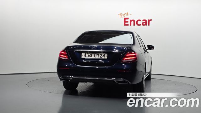 Mercedes-Benz E-Class (W213) E220d Avantgarde 2017 — фото 4