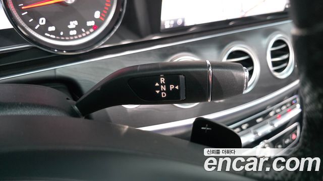 Mercedes-Benz E-Class (W213) E220d Avantgarde 2017 — фото 9