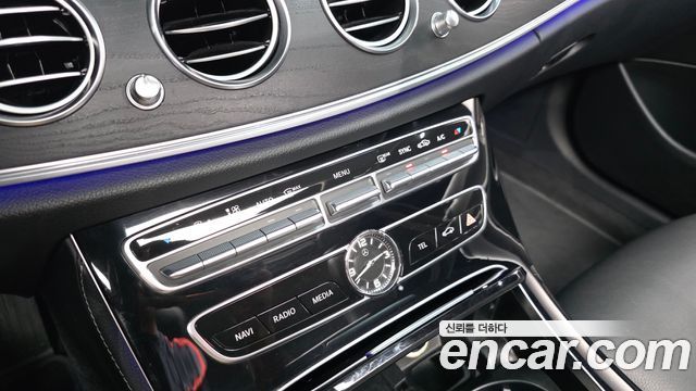 Mercedes-Benz E-Class (W213) E220d Avantgarde 2017 — фото 17