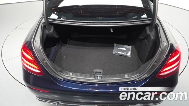 Mercedes-Benz E-Class (W213) E220d Avantgarde 2017 — фото 20