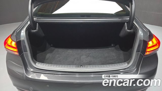 Genesis G80 3.3 GDI AWD Premium Luxury 2017 — фото 17