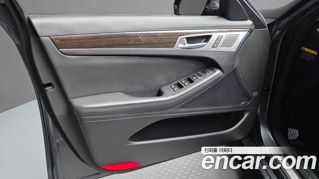 Genesis G80 3.3 GDI AWD Premium Luxury 2017 — фото 24