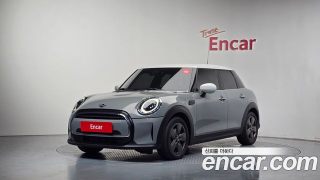 MINI Cooper 5Door Classic Launch Pack Third Generation 2023 — фото 1