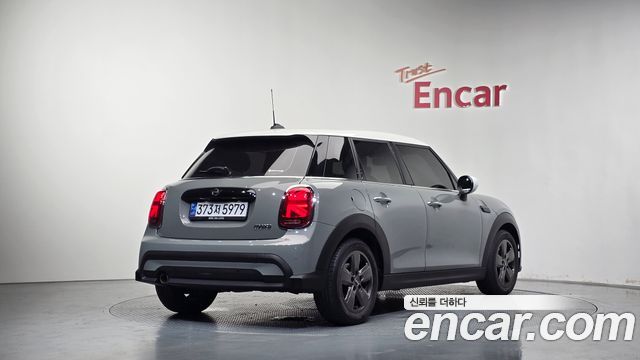 MINI Cooper 5Door Classic Launch Pack Third Generation 2023 — фото 2