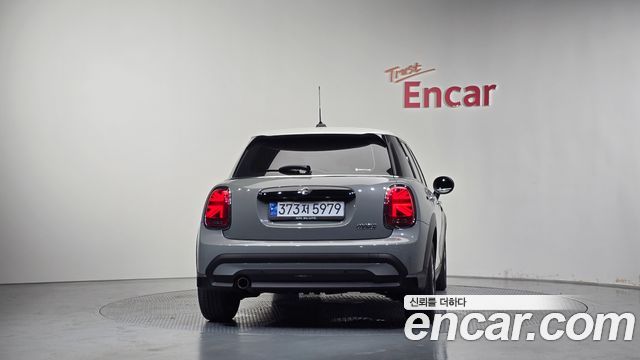 MINI Cooper 5Door Classic Launch Pack Third Generation 2023 — фото 4