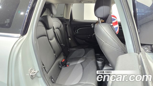 MINI Cooper 5Door Classic Launch Pack Third Generation 2023 — фото 11