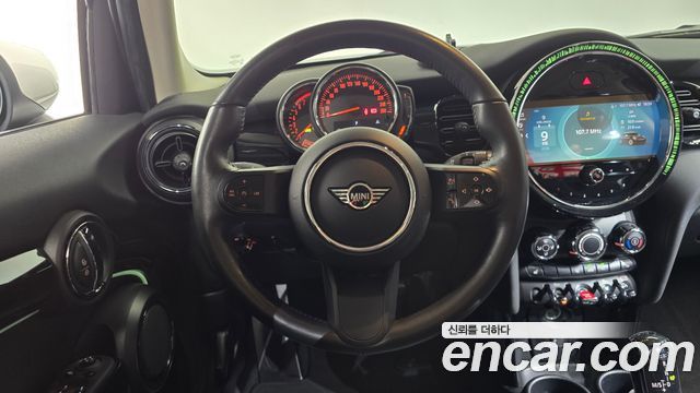 MINI Cooper 5Door Classic Launch Pack Third Generation 2023 — фото 13