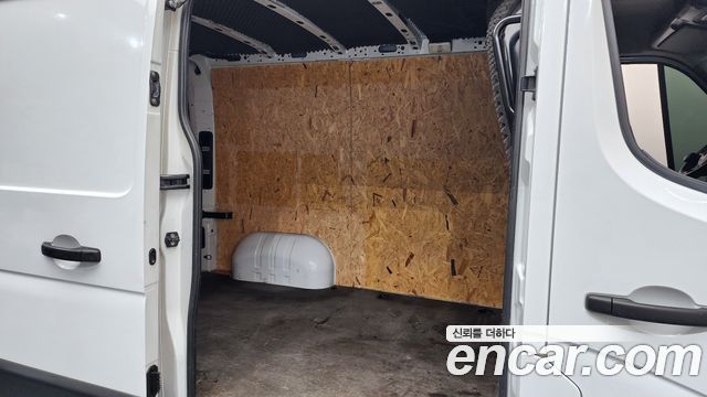 Renault Korea Master 2.3 Van S 2022 — фото 12