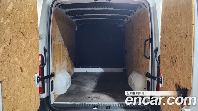 Renault Korea Master 2.3 Van S 2022 — фото 17