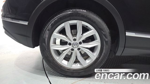 Volkswagen Tiguan (II) 2.0 TDI Premium 2020 — фото 5
