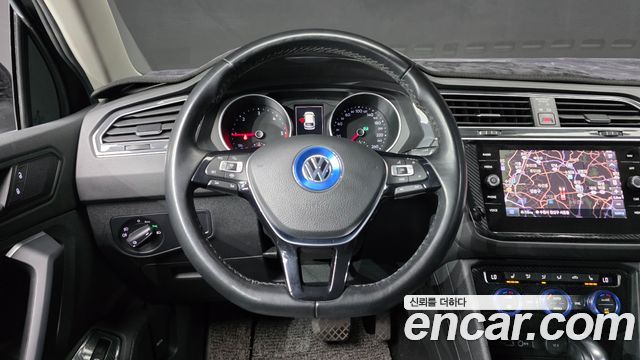 Volkswagen Tiguan (II) 2.0 TDI Premium 2020 — фото 15