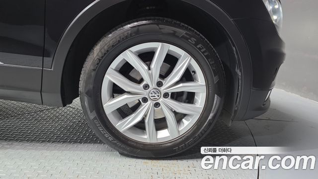 Volkswagen Tiguan (II) 2.0 TDI Premium 2020 — фото 21