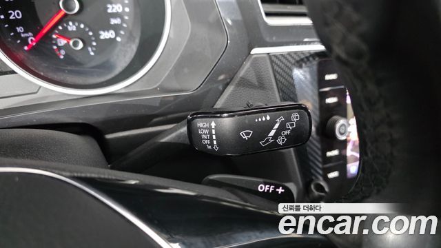 Volkswagen Tiguan (II) 2.0 TDI Premium 2020 — фото 30