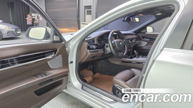 BMW 7 Series (F01) 750Li xDrive Individual 2015 — фото 10