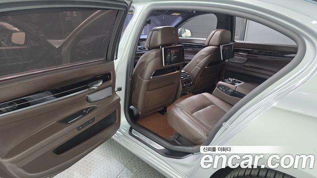 BMW 7 Series (F01) 750Li xDrive Individual 2015 — фото 11