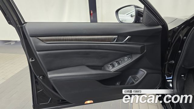 Honda Accord (X) 2.0 Hybrid EX-L 2018 — фото 24