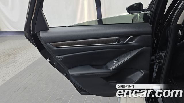 Honda Accord (X) 2.0 Hybrid EX-L 2018 — фото 25