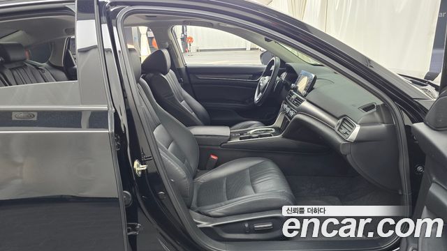 Honda Accord (X) 2.0 Hybrid EX-L 2018 — фото 26