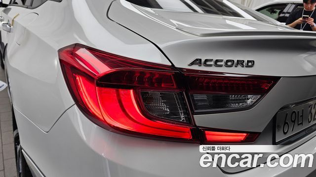 Honda Accord (X) 2.0 Turbo Sport 2018 — фото 23