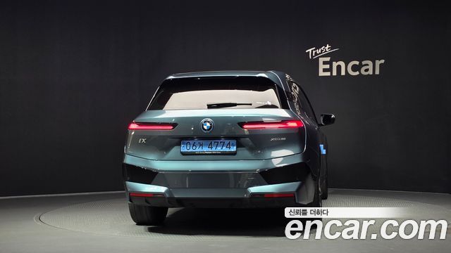 BMW iX xDrive50 Sports Plus 2023 — фото 4