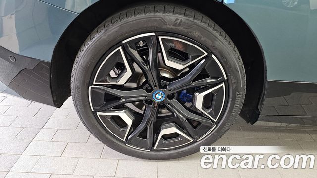 BMW iX xDrive50 Sports Plus 2023 — фото 5