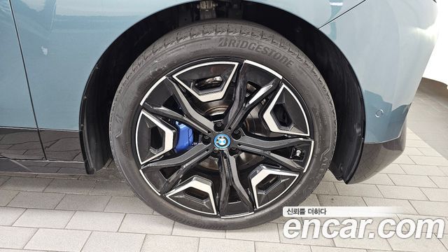 BMW iX xDrive50 Sports Plus 2023 — фото 27