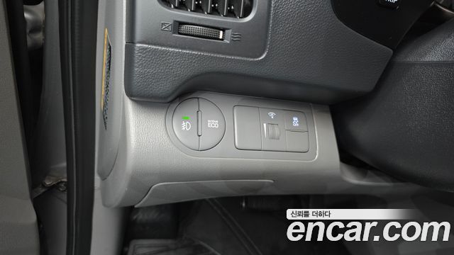 Hyundai Grand Starex Van 3-Seater Smart 2021 — фото 15