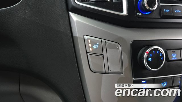 Hyundai Grand Starex Van 3-Seater Smart 2021 — фото 17