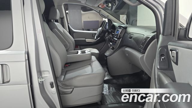 Hyundai Grand Starex Van 3-Seater Smart 2021 — фото 26