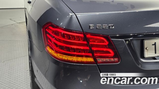Mercedes-Benz E-Class (W212) E220 Bluetec Avantgarde Sport 2016 — фото 23
