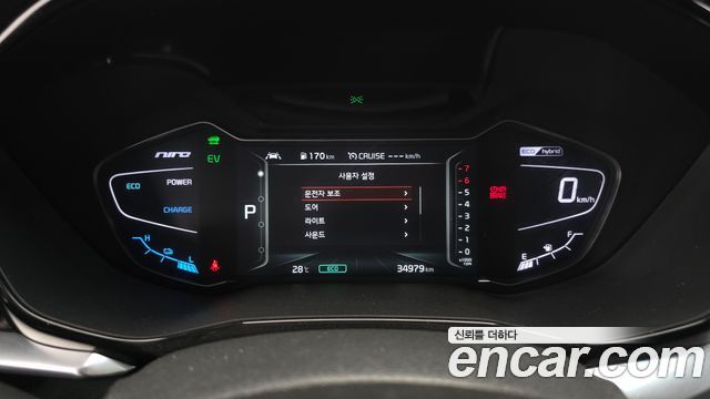 Kia Niro 1.6 HEV Signature 2022 — фото 8