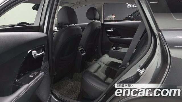 Kia Niro 1.6 HEV Signature 2022 — фото 11