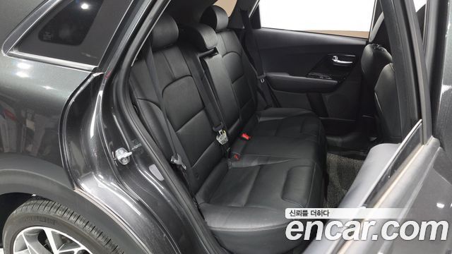 Kia Niro 1.6 HEV Signature 2022 — фото 12