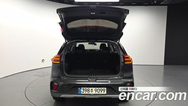 Kia Niro 1.6 HEV Signature 2022 — фото 20