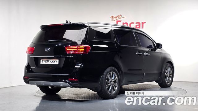 Kia Carnival 9-Seater Prstige 2020 — фото 2
